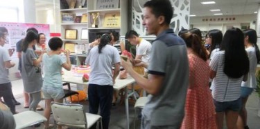 相親相愛一家人，畢加展覽為員工慶祝生日